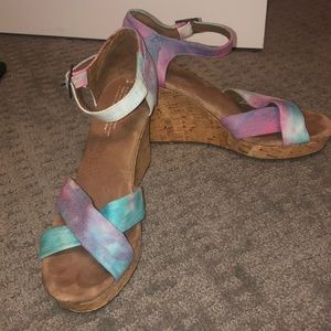 Toms multicolor wedges
